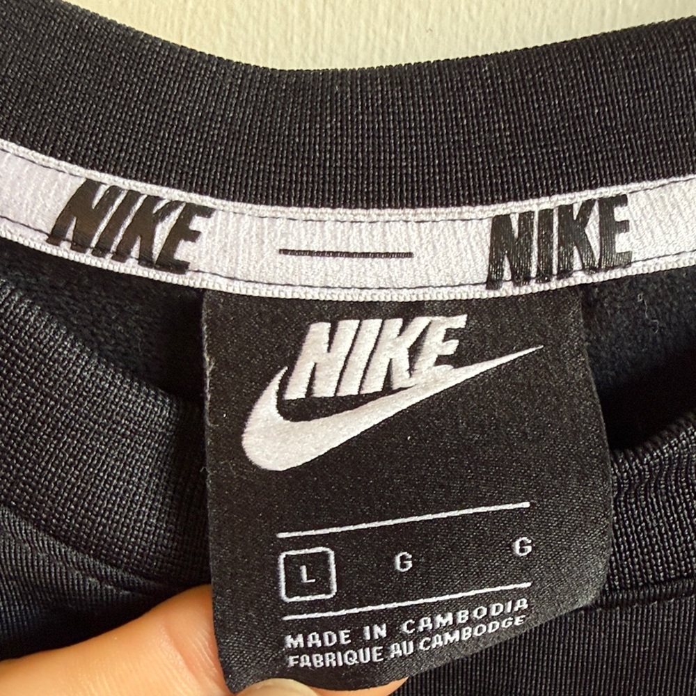 Nike Men's Black Tee with Logo - Picture 2 of 7